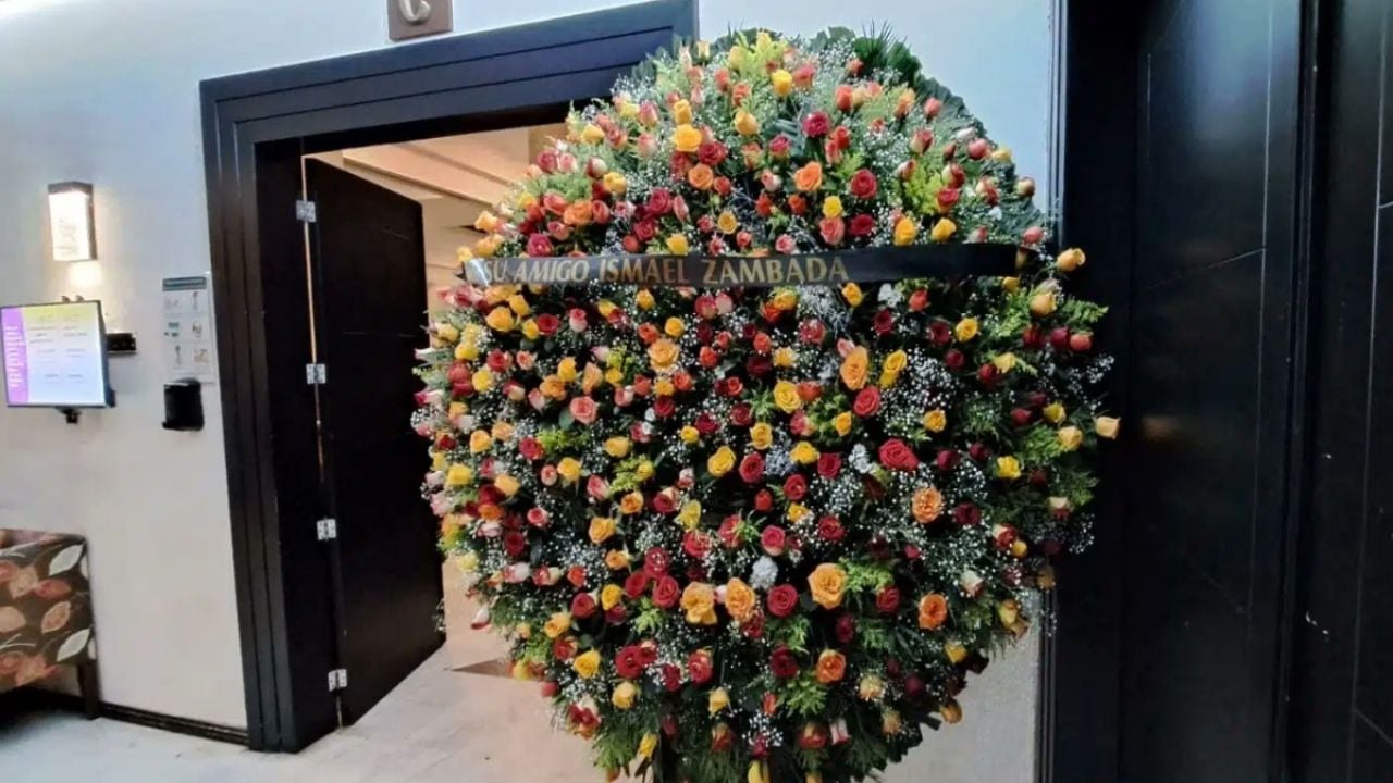 El Mayo Zambada Env A Espectacular Corona De Flores El Funeral De La