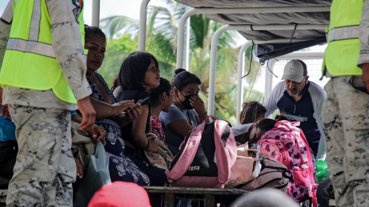 Evacúan a 88 Personas en la Costa Maya ante inminente llegada del