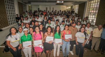 Éxito total de “Campeona en un mundo de hombres” a estudiantes del Cecyte I de Playa del Carmen